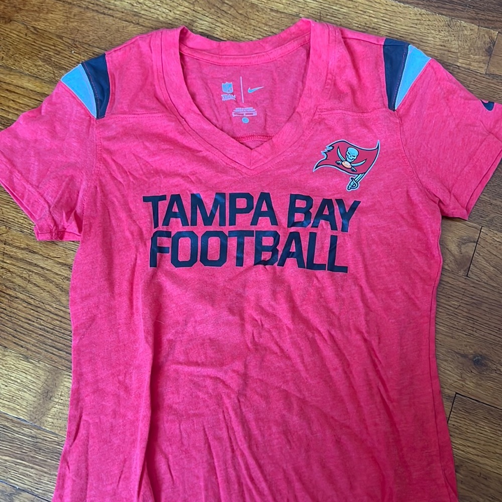 New Womens Tampa Bay Buccaneers Nike Shirt